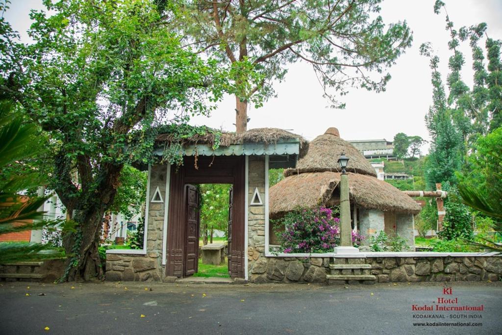 Hotel Kodai International Kodaikanal Exteriör bild