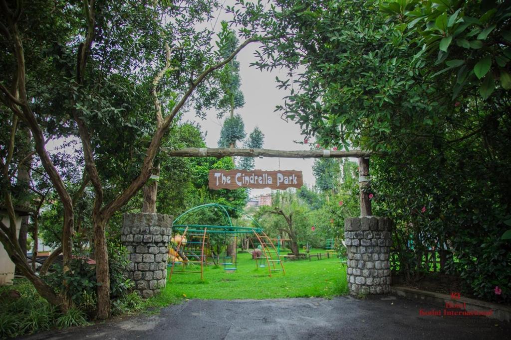 Hotel Kodai International Kodaikanal Exteriör bild