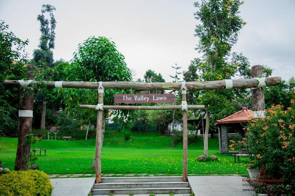 Hotel Kodai International Kodaikanal Exteriör bild